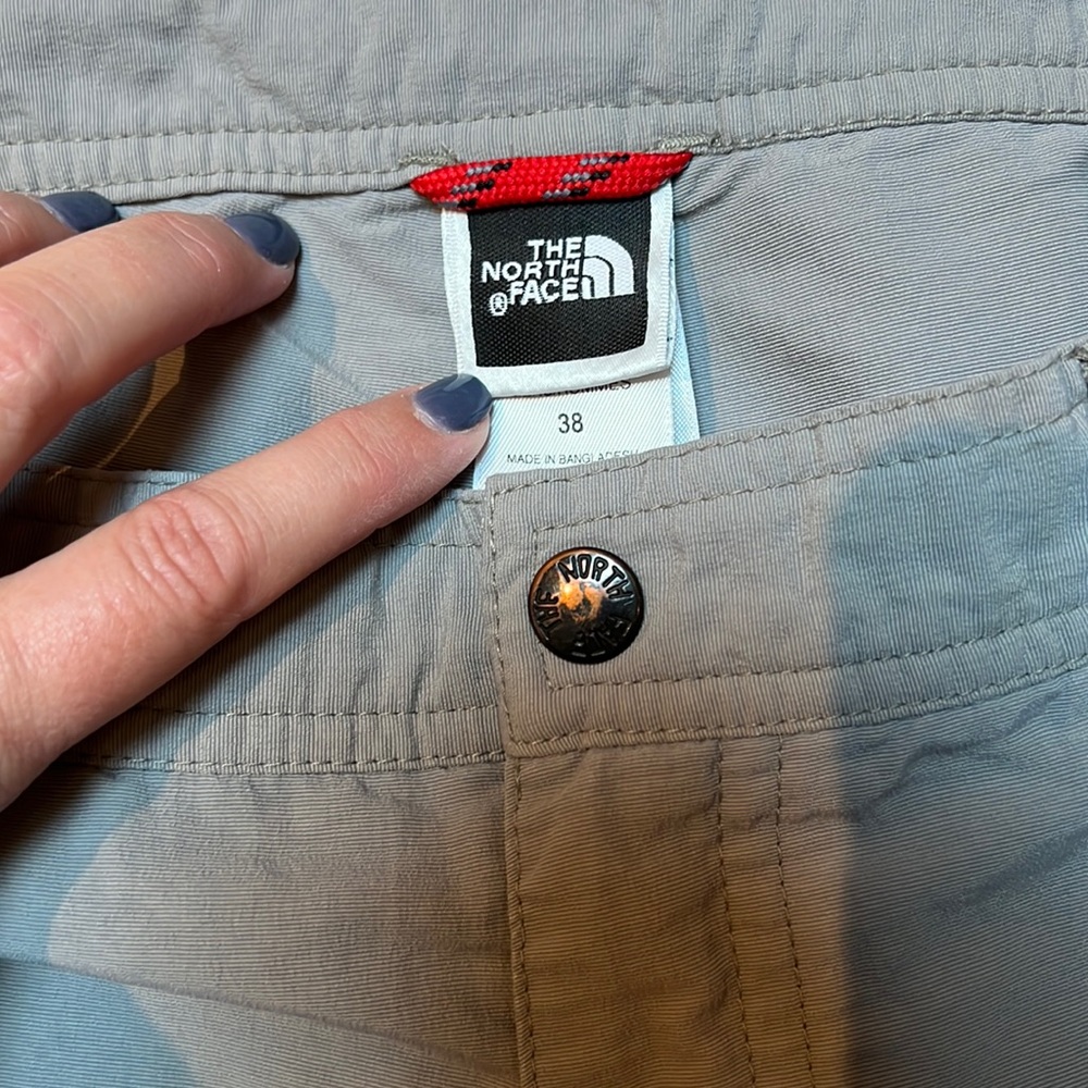 The North Face mens utility shorts 38 Lt grayish